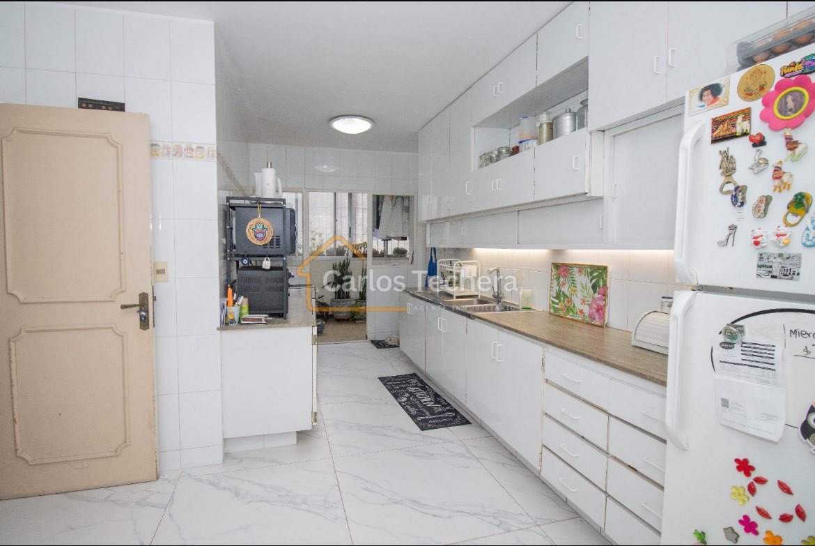 Venta de apartamento de 5 dormitorios, 3 baños en Punta Carretas U$D 530.000