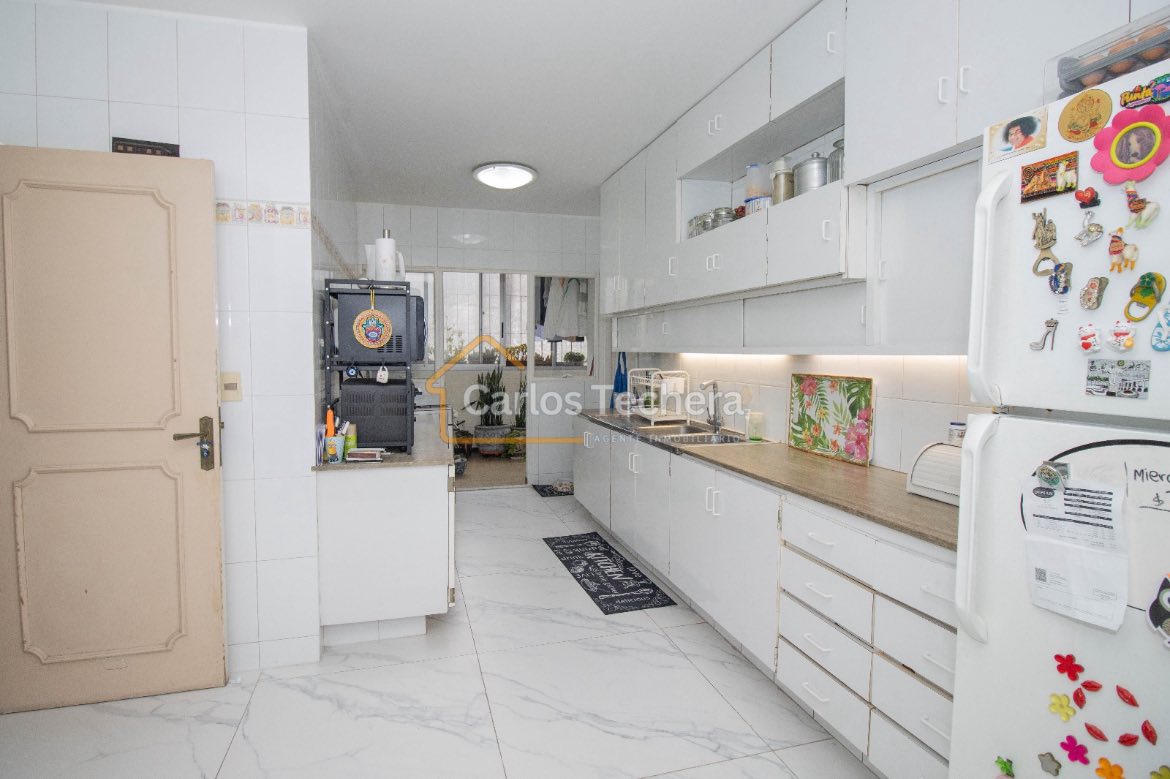 Venta de apartamento de 5 dormitorios, 3 baños en Punta Carretas U$D 530.000