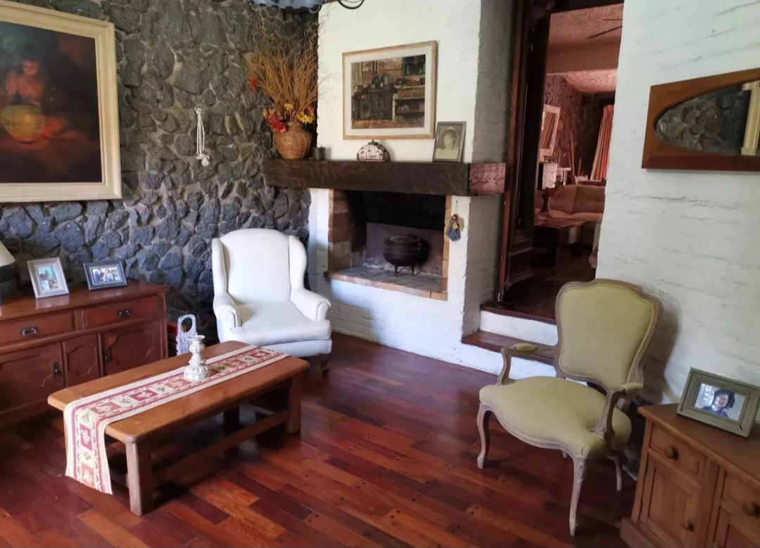 Venta casa con jardín, patio techado, 8dormitorios, 3 baños en Malvín.