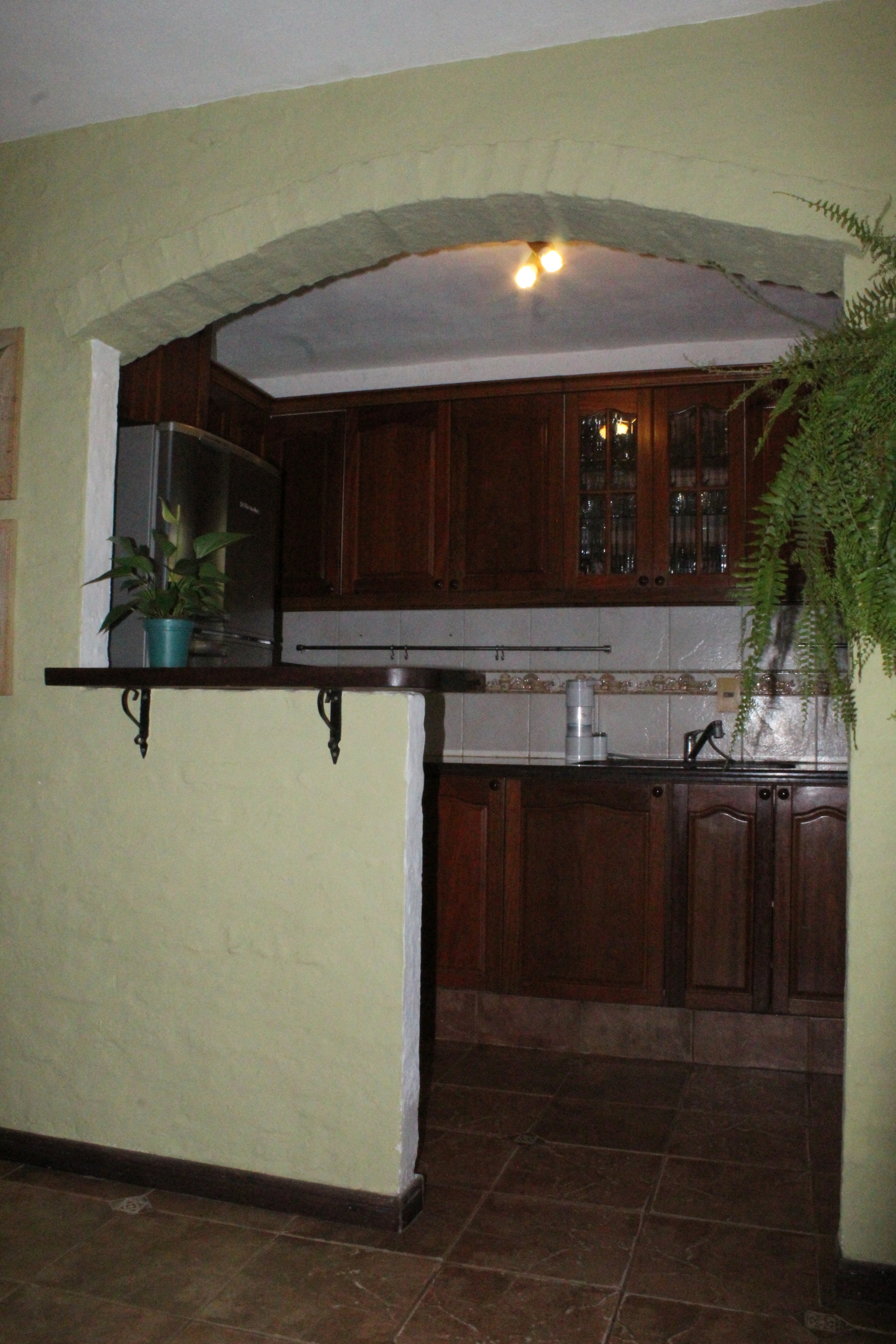 Venta casa de 3 dormitorios, escritorio, jardín piscina y barbacoa en Solymar.