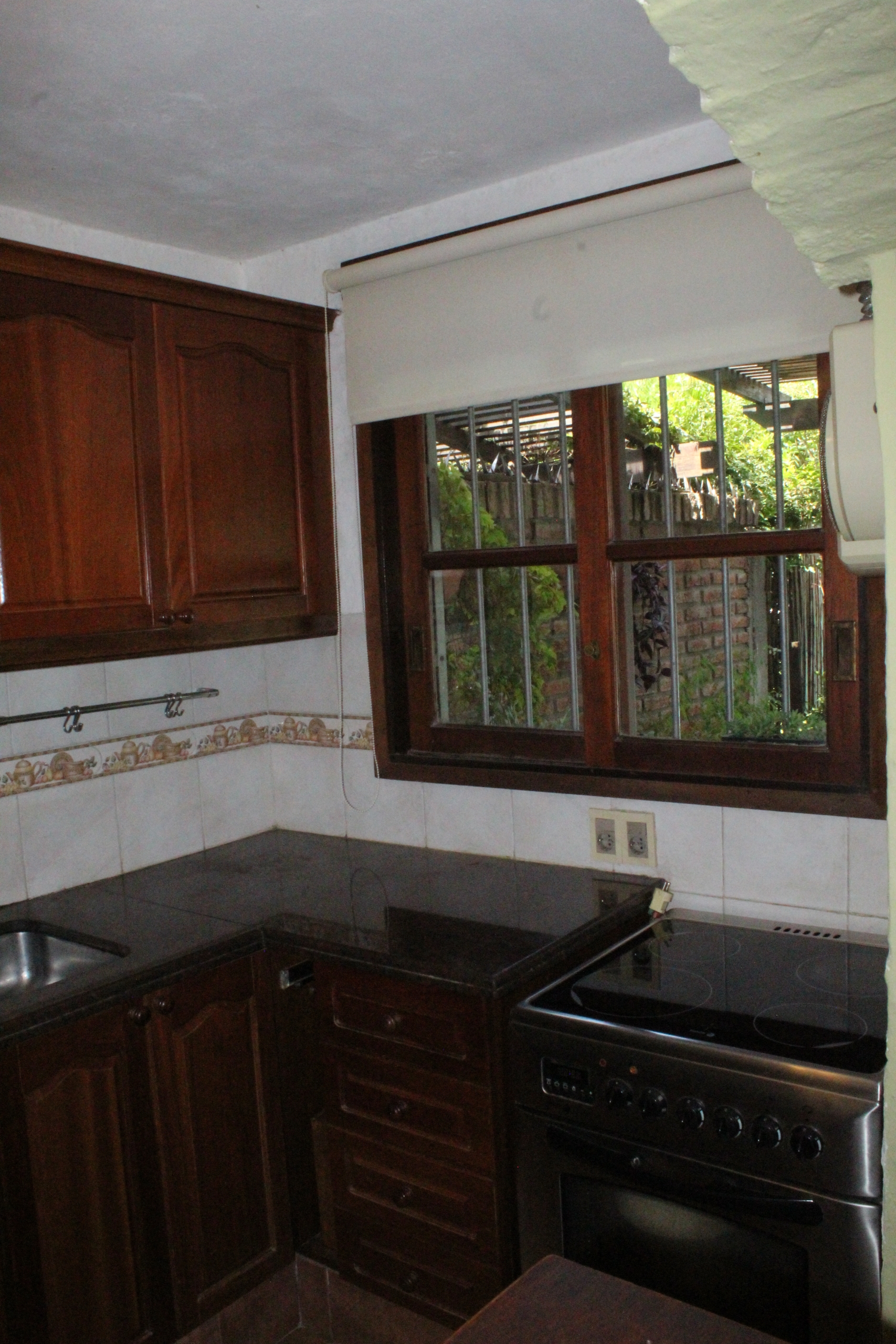 Venta casa de 3 dormitorios, escritorio, jardín piscina y barbacoa en Solymar.