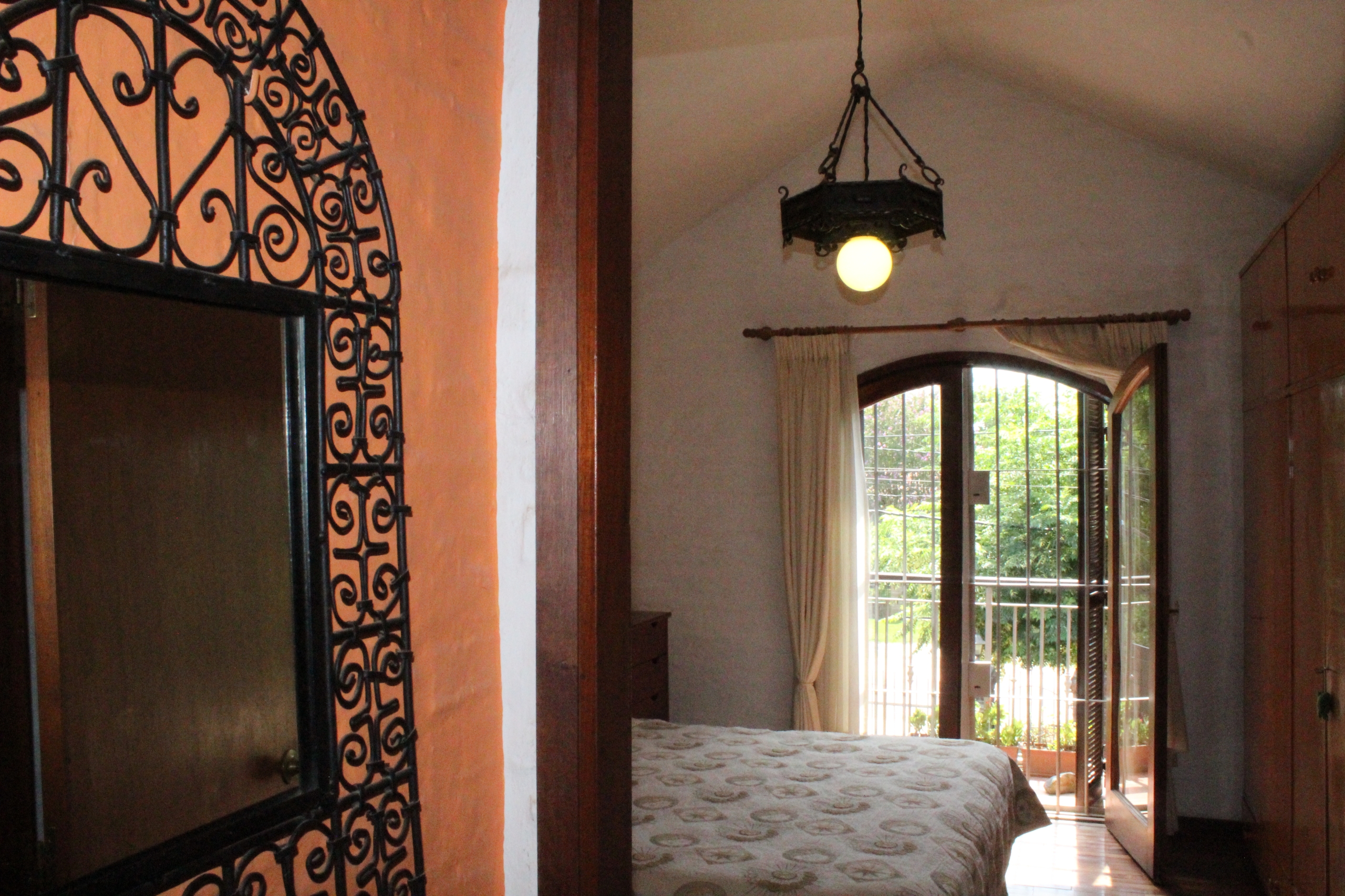 Venta casa de 3 dormitorios, escritorio, jardín piscina y barbacoa en Solymar.
