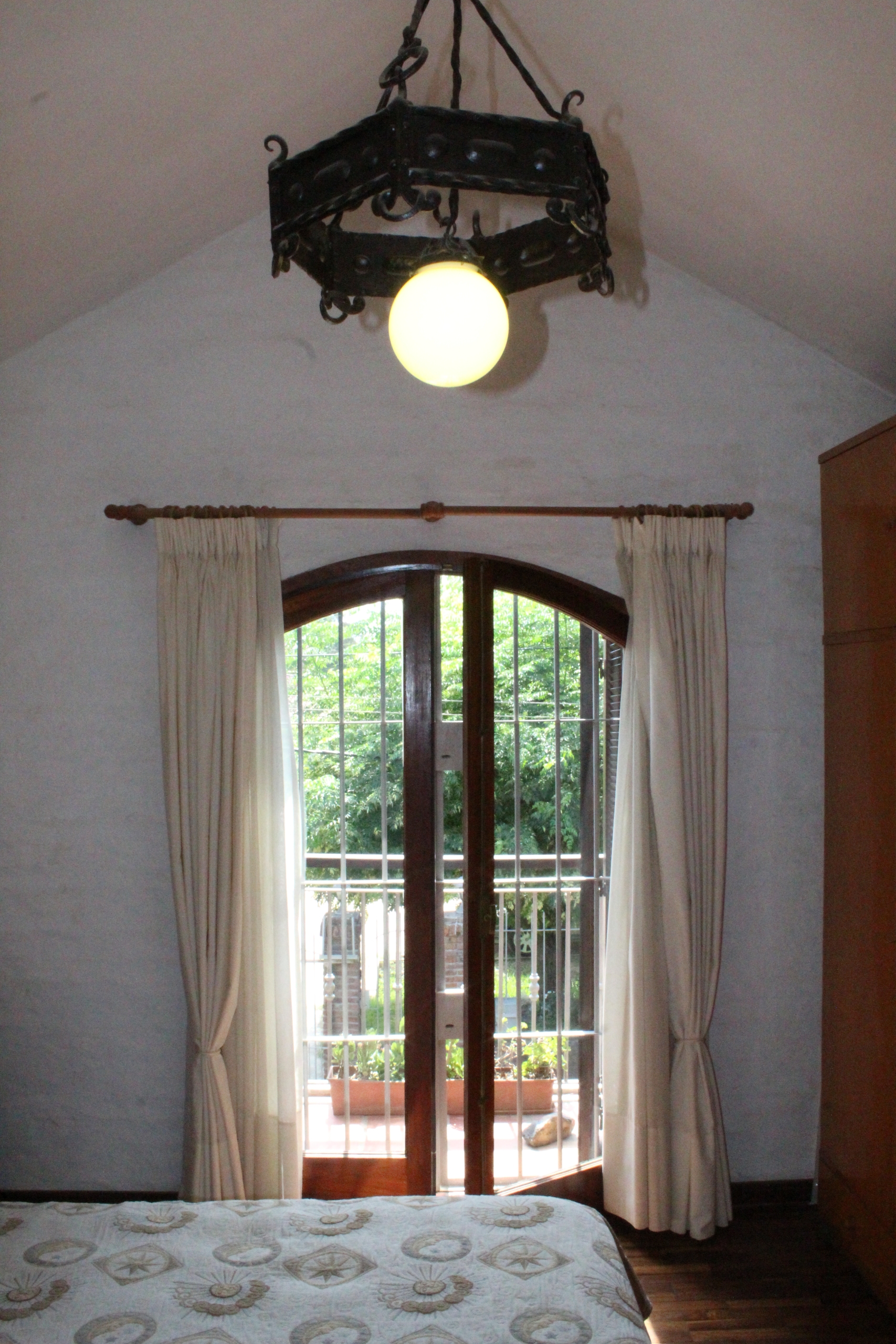 Venta casa de 3 dormitorios, escritorio, jardín piscina y barbacoa en Solymar.